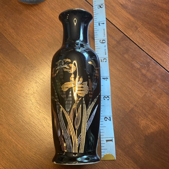 Grouping of Black & Gold Vase and Candle Holders with Gold Candle - Picture 6 of 6